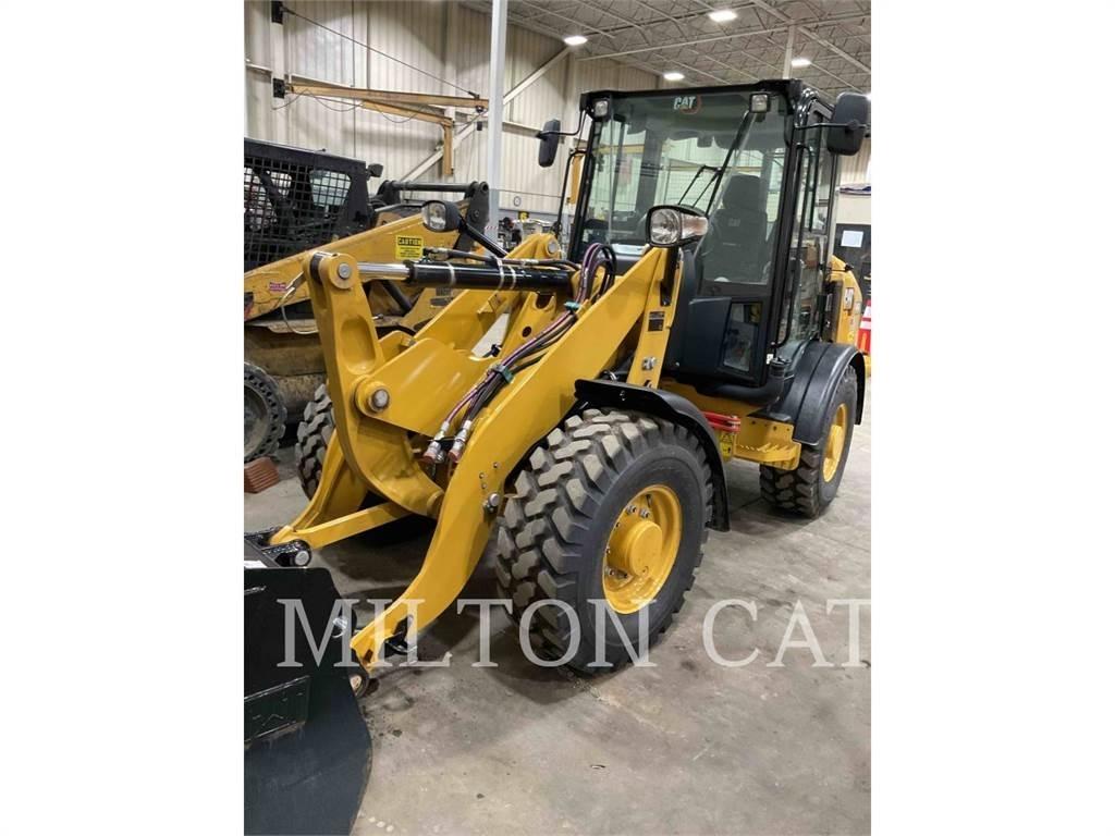 CAT 906M Iekrāvēji uz riteņiem