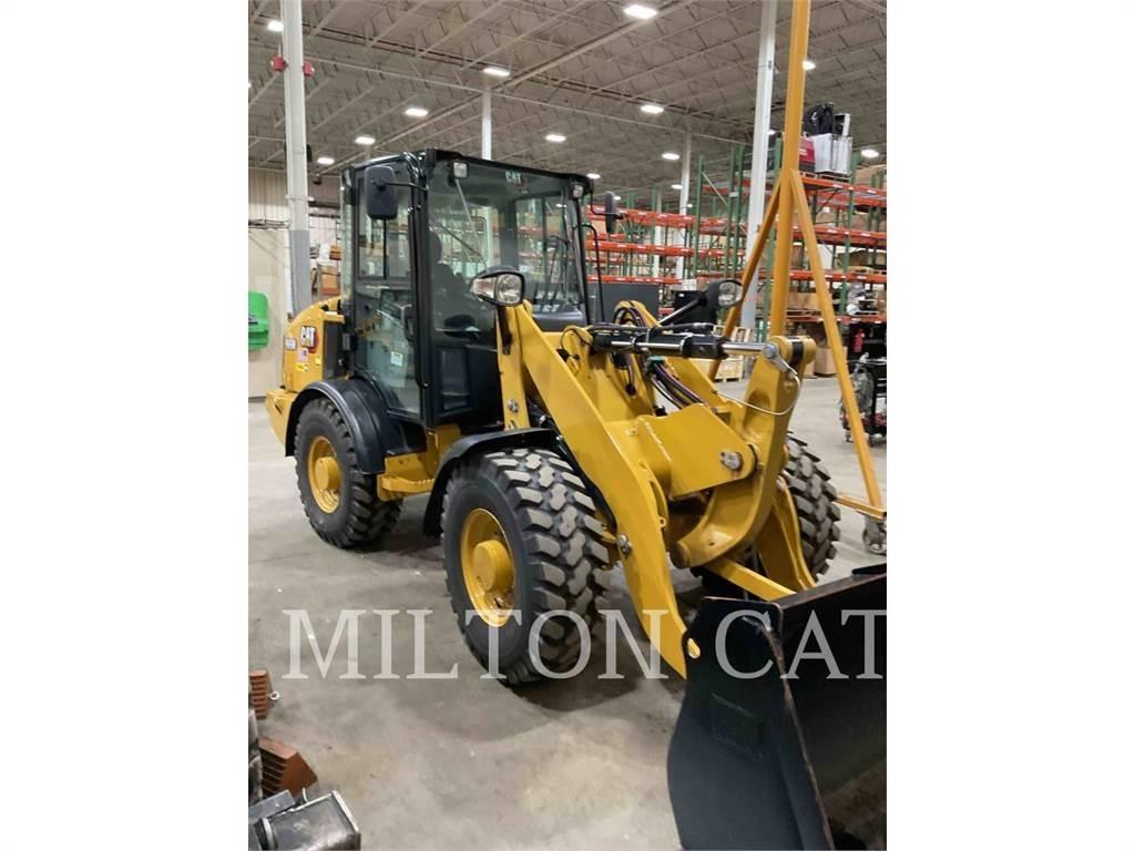 CAT 906M Iekrāvēji uz riteņiem