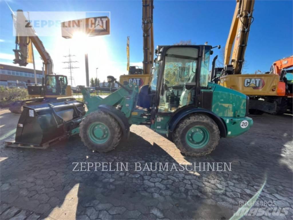 CAT 906M Iekrāvēji uz riteņiem