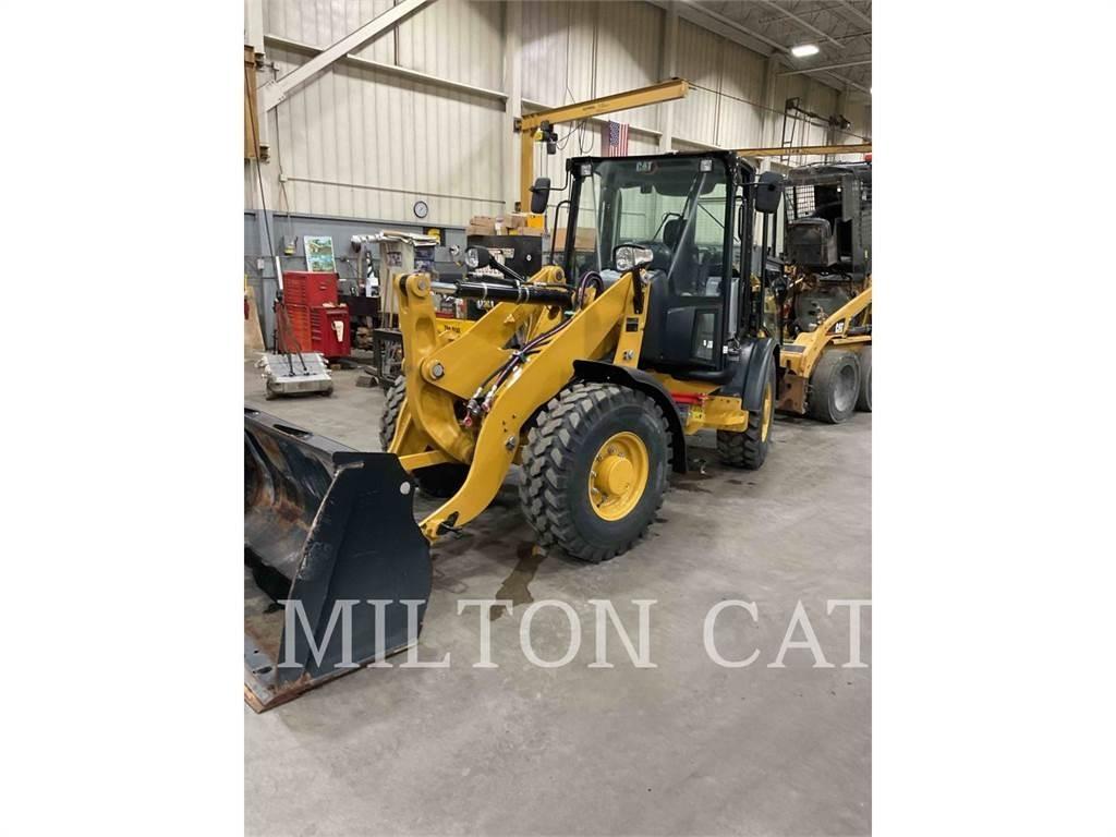CAT 906M Iekrāvēji uz riteņiem