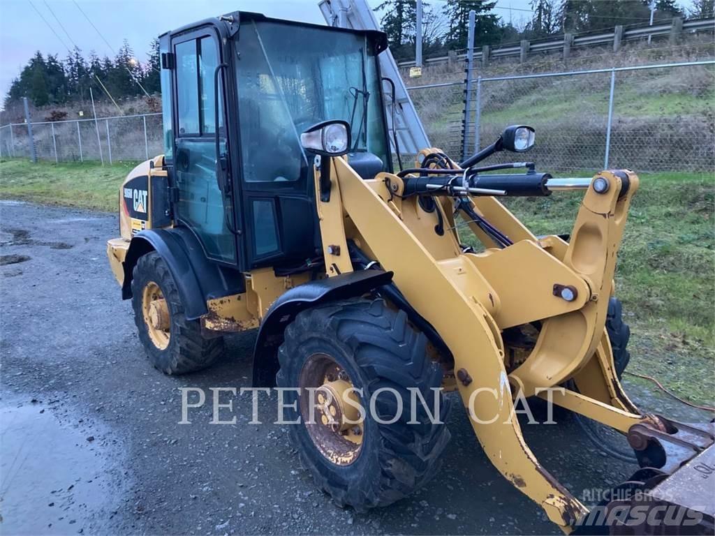 CAT 906M Iekrāvēji uz riteņiem