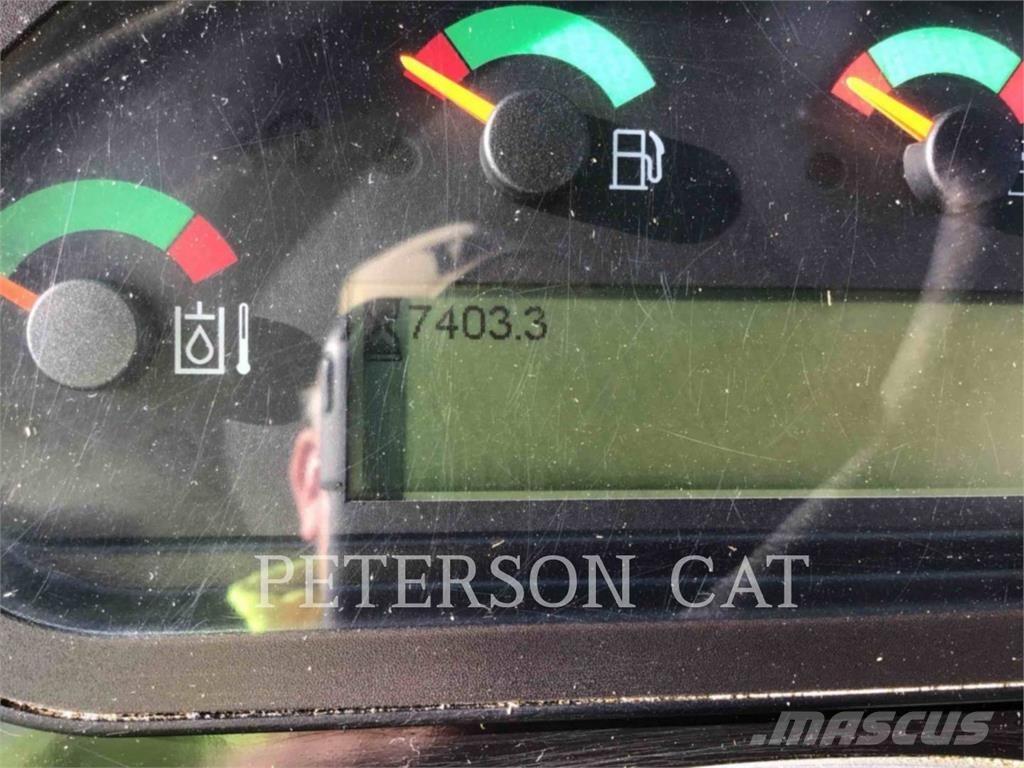 CAT 906M Iekrāvēji uz riteņiem