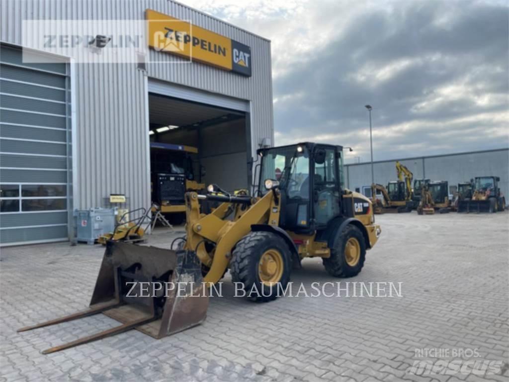CAT 906M Iekrāvēji uz riteņiem