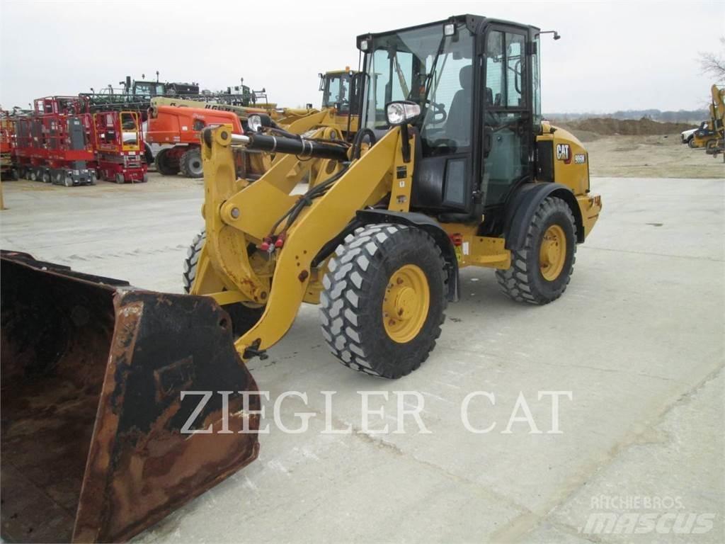 CAT 906M Iekrāvēji uz riteņiem