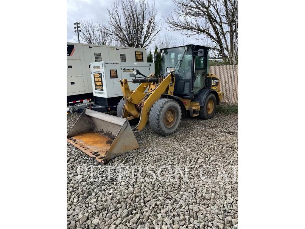 CAT 906M Iekrāvēji uz riteņiem