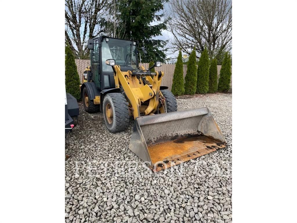 CAT 906M Iekrāvēji uz riteņiem