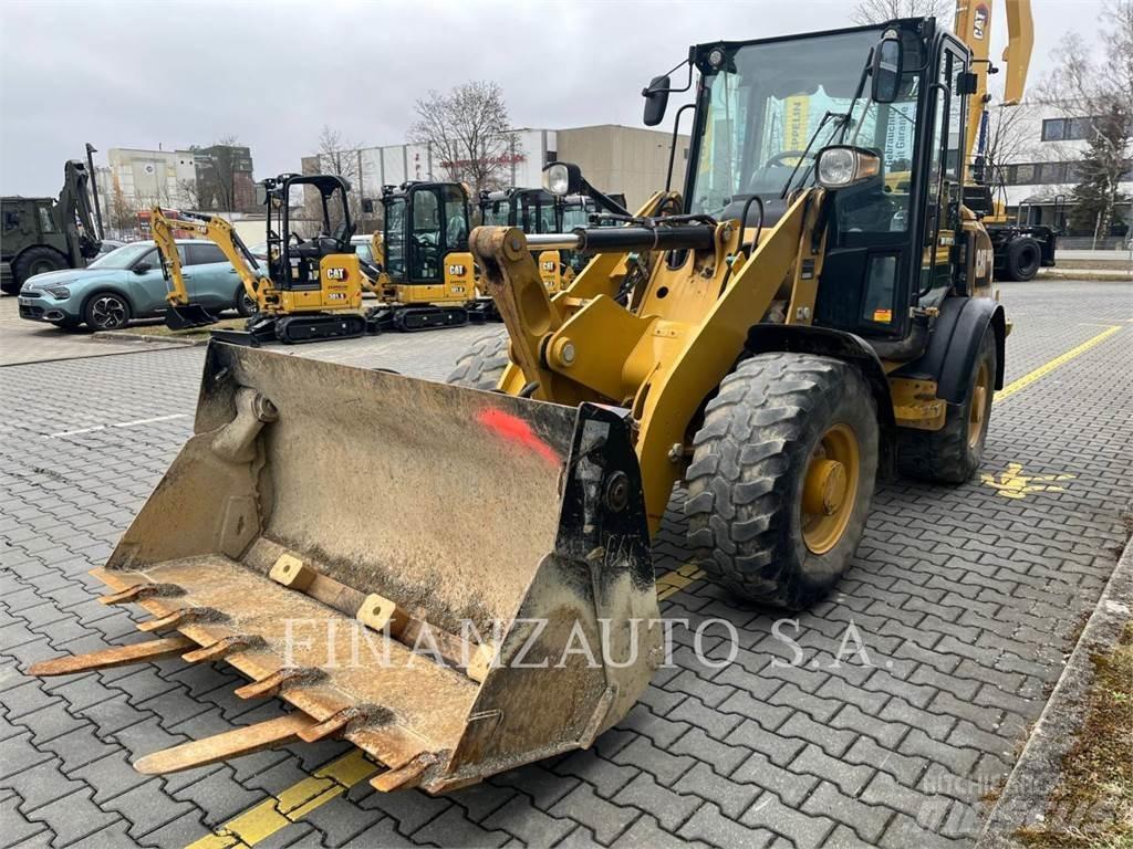 CAT 906M Iekrāvēji uz riteņiem