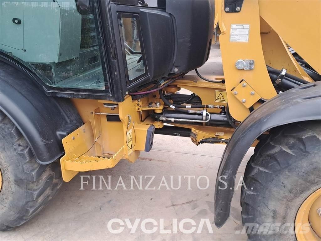 CAT 906M Iekrāvēji uz riteņiem