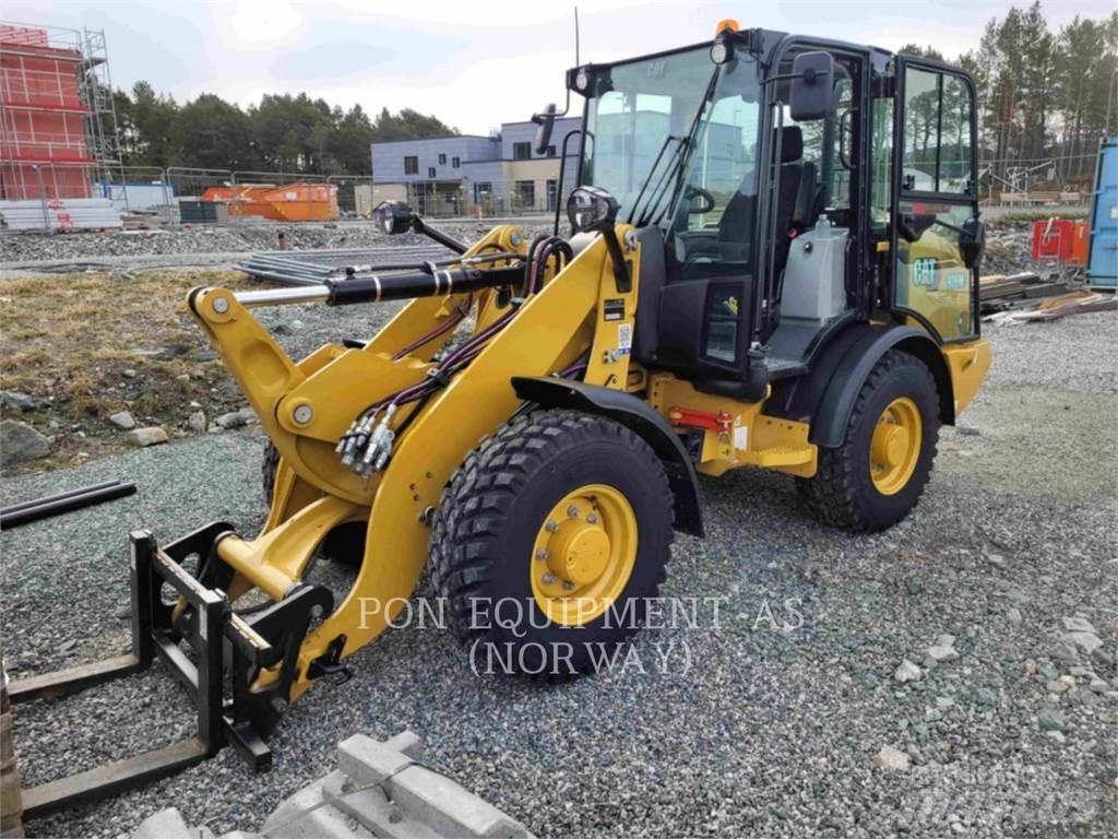 CAT 906M Iekrāvēji uz riteņiem