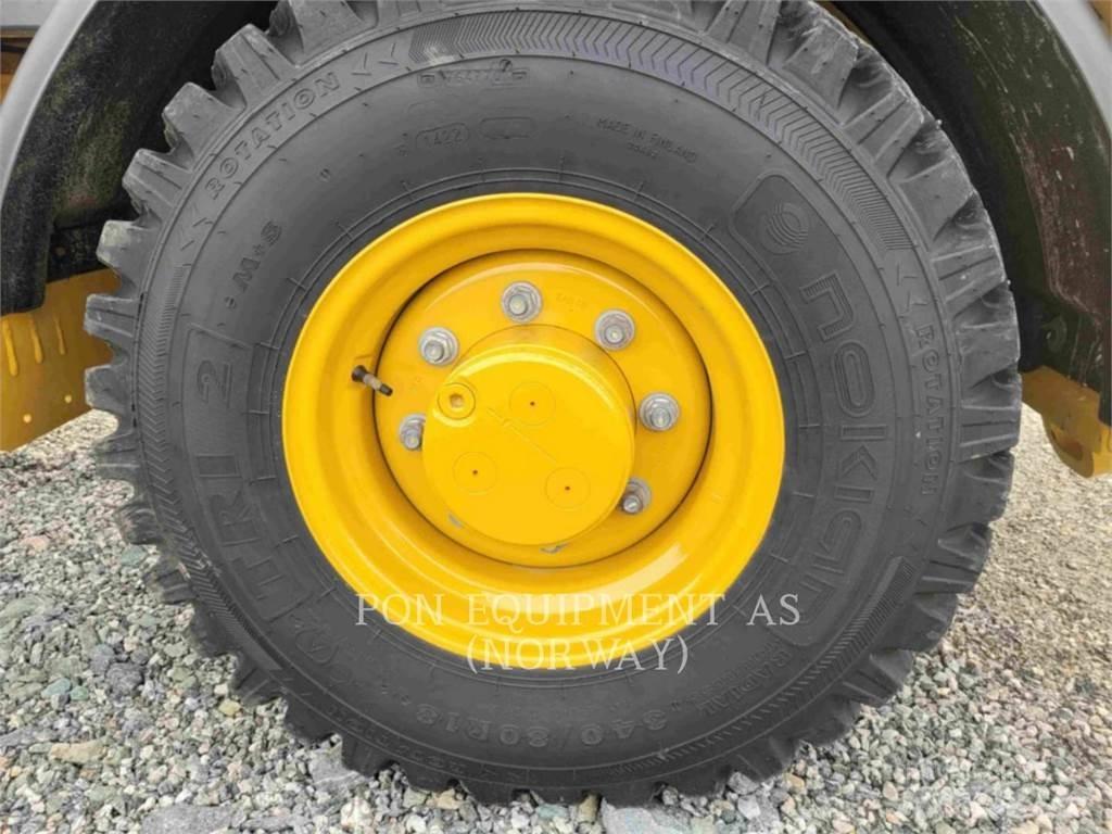 CAT 906M Iekrāvēji uz riteņiem