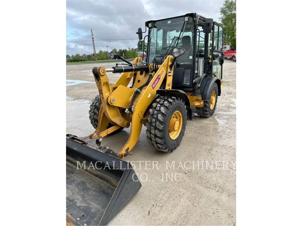 CAT 906M Iekrāvēji uz riteņiem