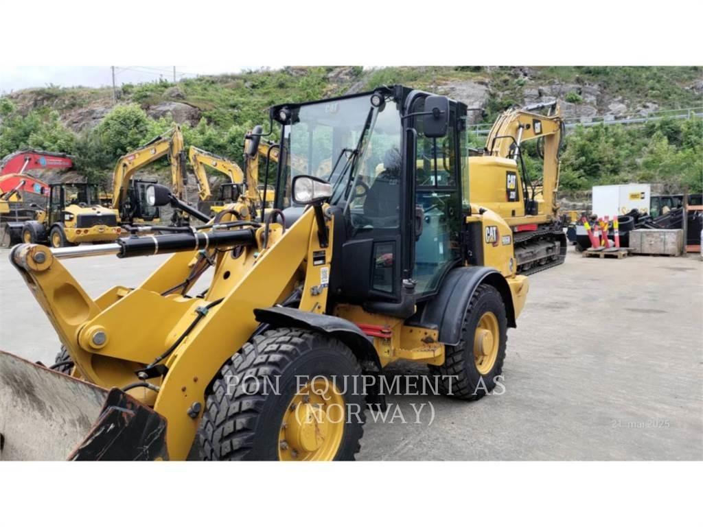 CAT 906M Iekrāvēji uz riteņiem