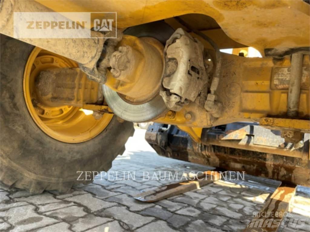 CAT 906M Iekrāvēji uz riteņiem