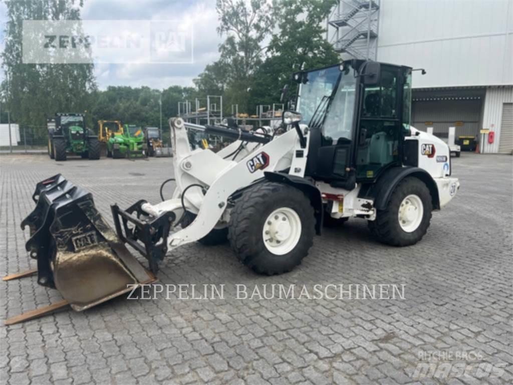 CAT 906M Iekrāvēji uz riteņiem