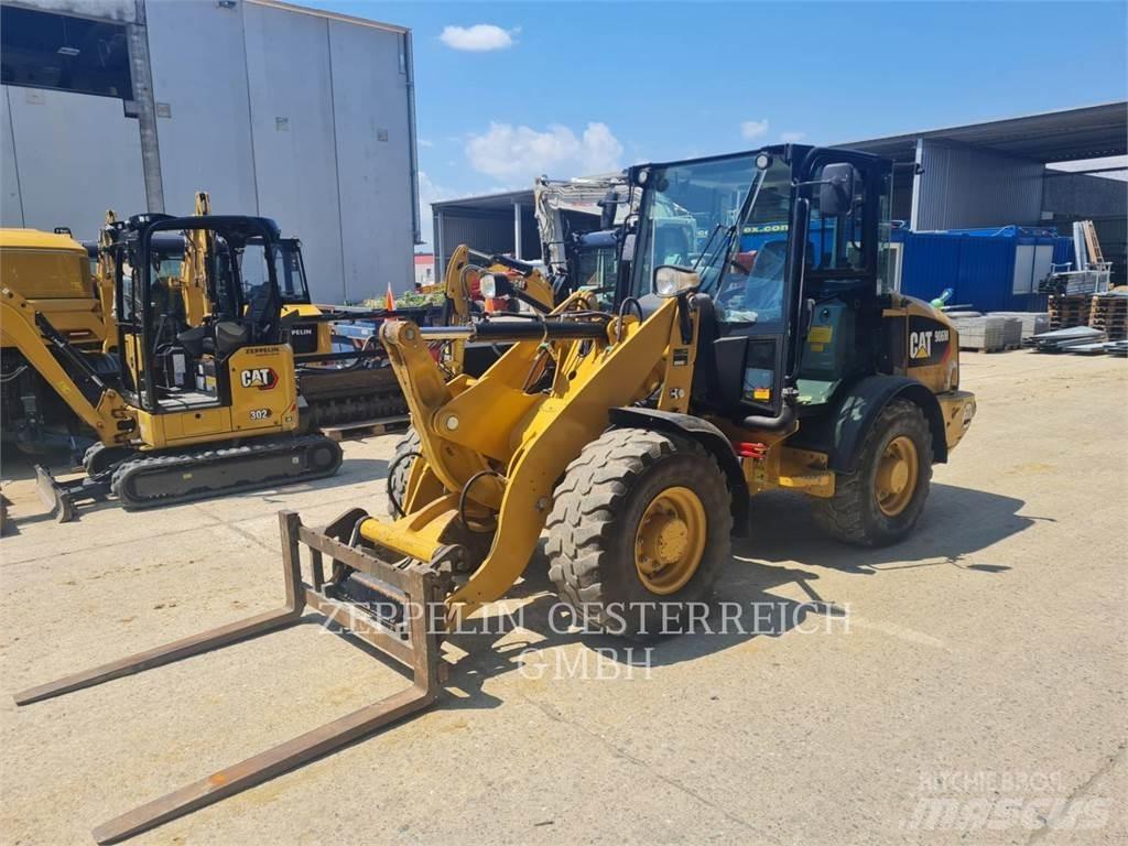 CAT 906M Iekrāvēji uz riteņiem