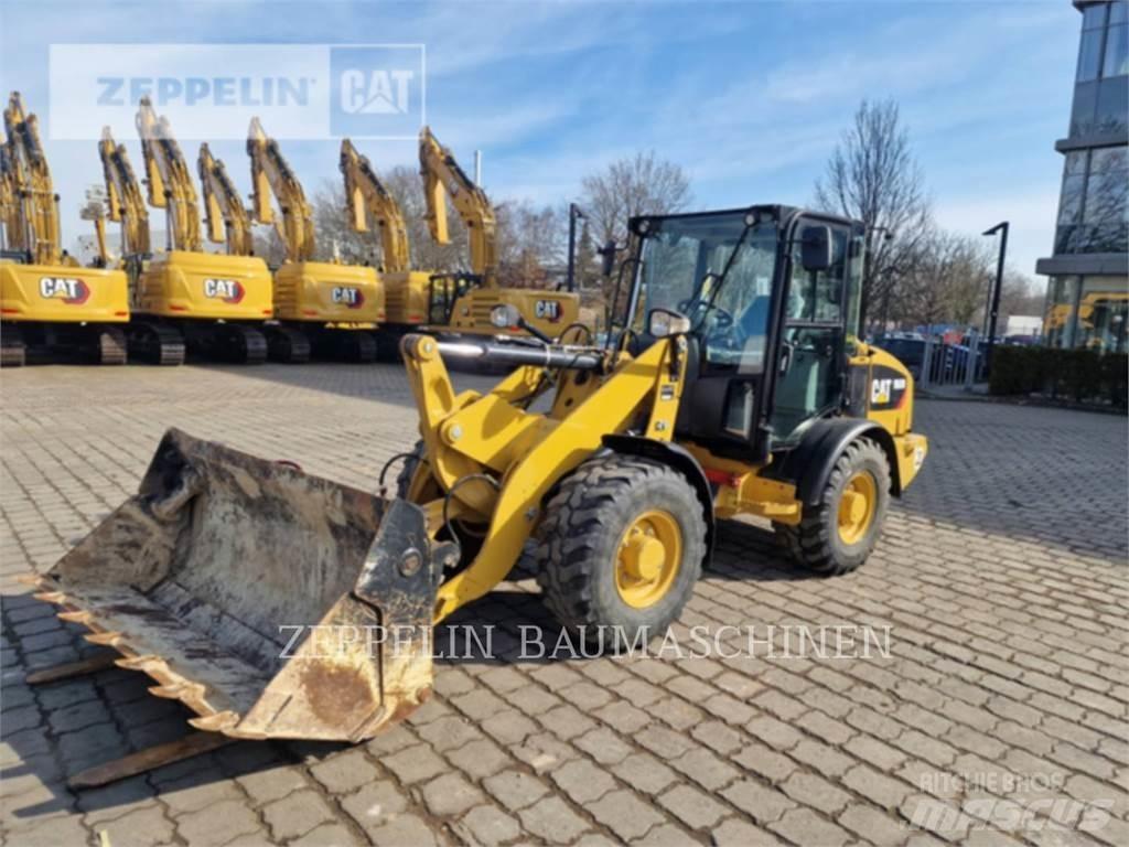 CAT 906M Iekrāvēji uz riteņiem