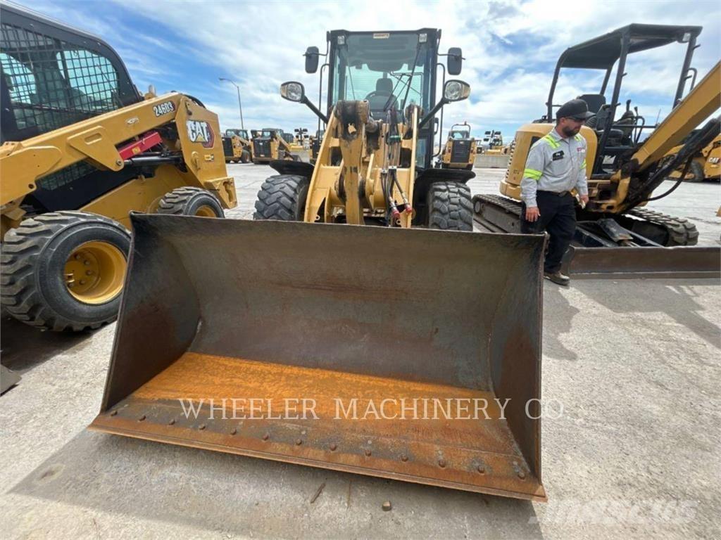 CAT 906M Iekrāvēji uz riteņiem