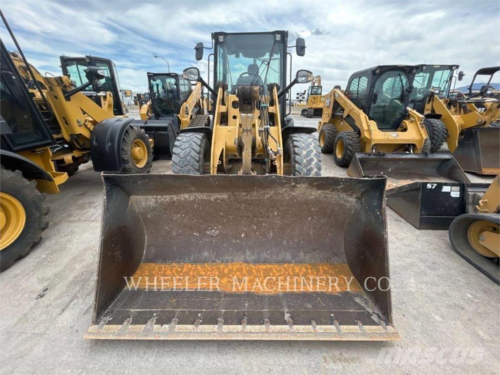 CAT 906M Iekrāvēji uz riteņiem