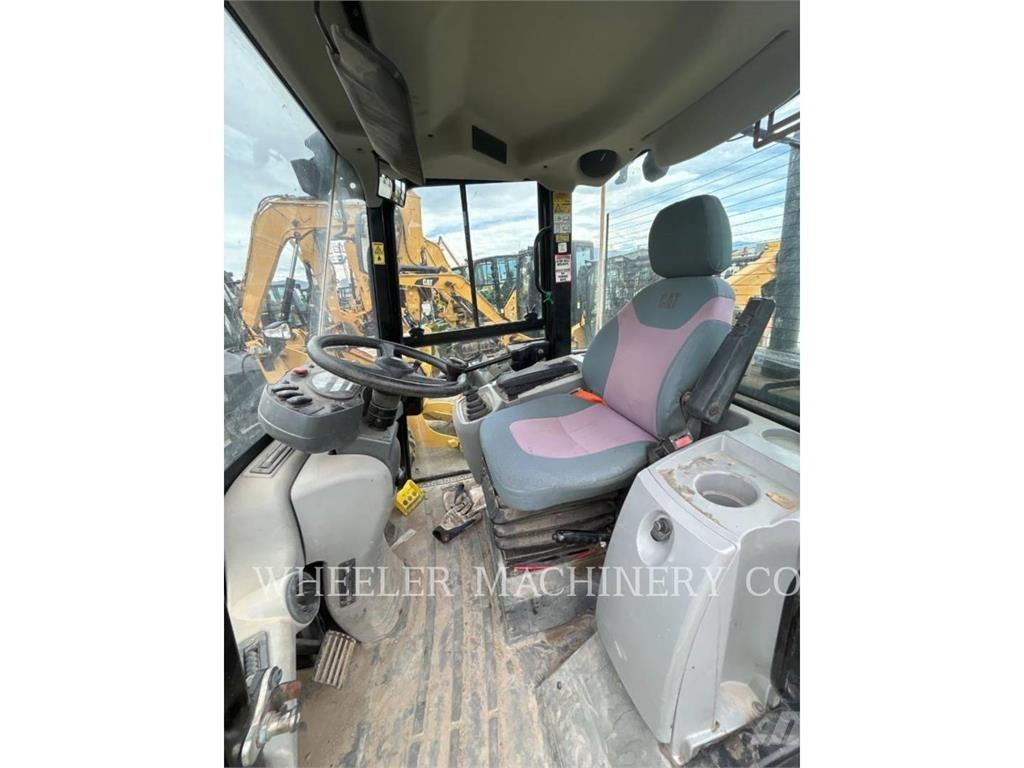 CAT 906M Iekrāvēji uz riteņiem