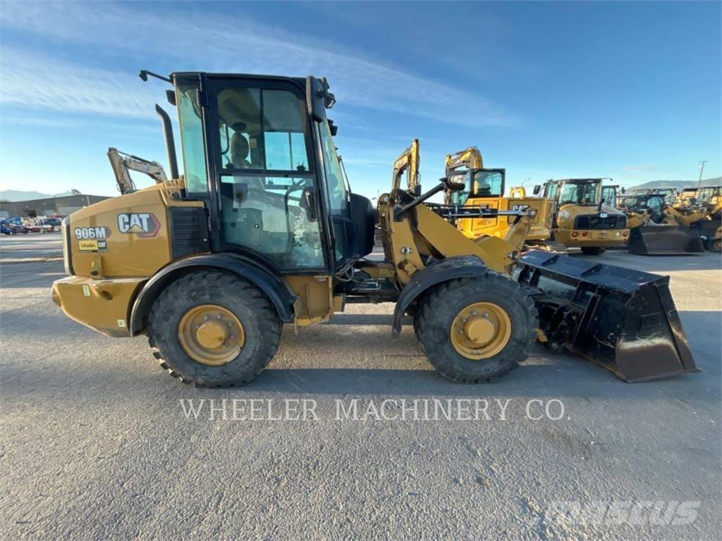 CAT 906M Iekrāvēji uz riteņiem