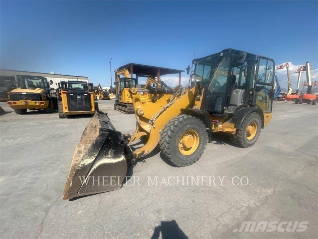 CAT 906M Iekrāvēji uz riteņiem