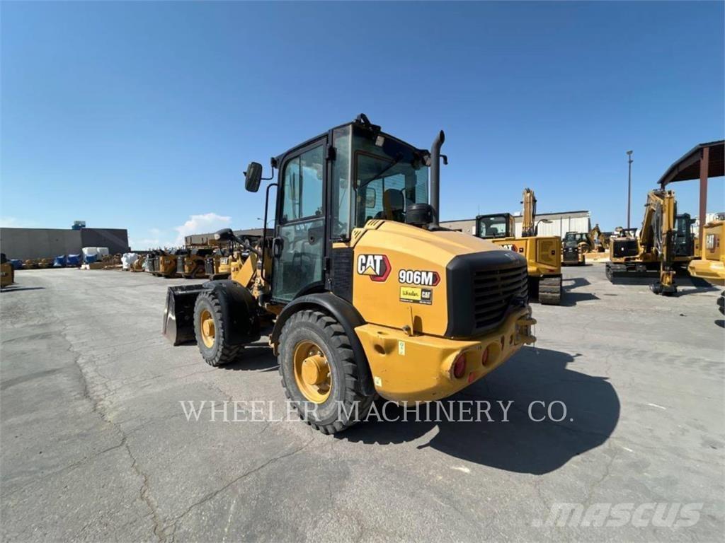 CAT 906M Iekrāvēji uz riteņiem