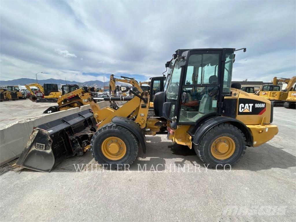 CAT 906M Iekrāvēji uz riteņiem