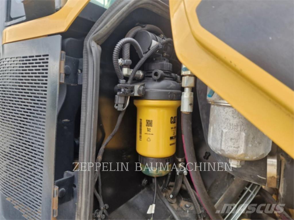 CAT 906M Iekrāvēji uz riteņiem
