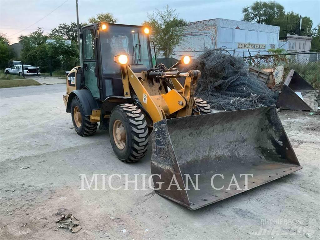 CAT 906M AR Iekrāvēji uz riteņiem