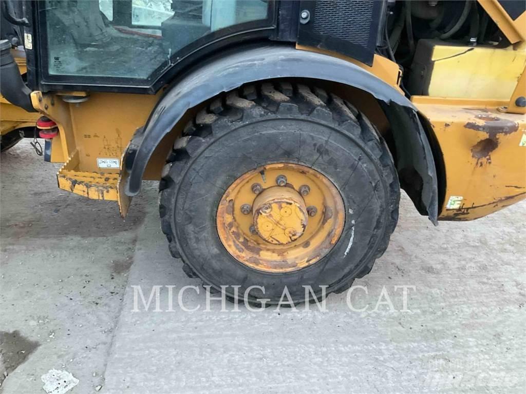 CAT 906M AR Iekrāvēji uz riteņiem