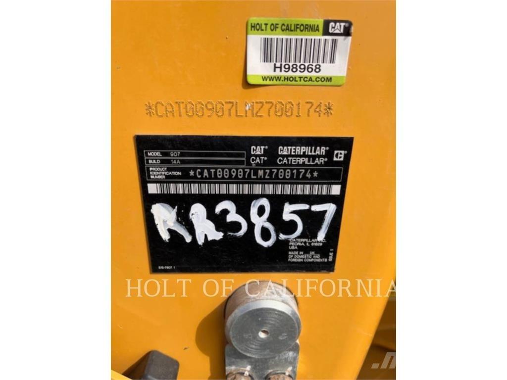 CAT 907 Iekrāvēji uz riteņiem