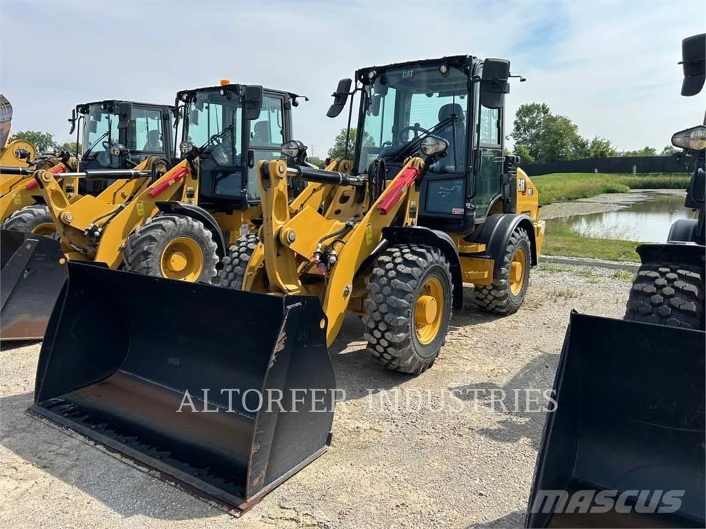 CAT 907-14 Iekrāvēji uz riteņiem