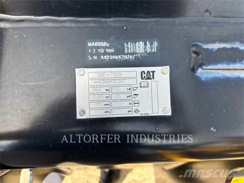 CAT 907-14 Iekrāvēji uz riteņiem