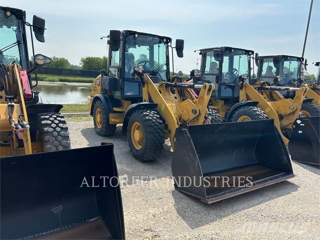 CAT 907-14 Iekrāvēji uz riteņiem
