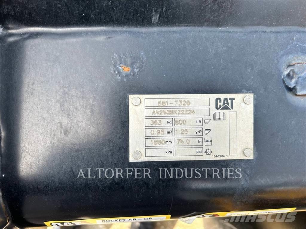 CAT 907-14 Iekrāvēji uz riteņiem