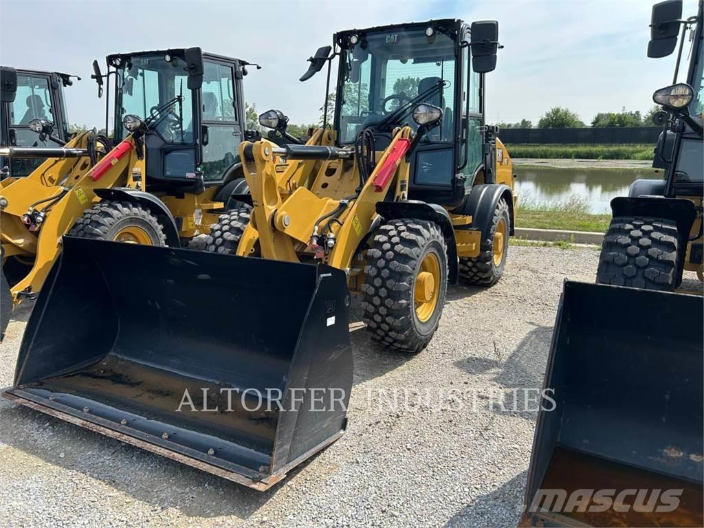CAT 907-14 Iekrāvēji uz riteņiem