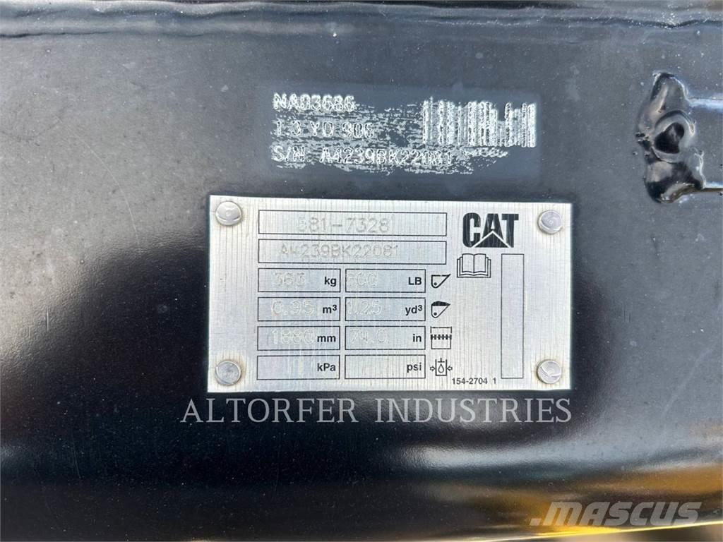 CAT 907-14 Iekrāvēji uz riteņiem