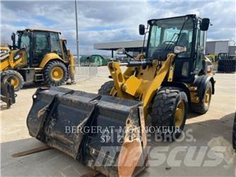 CAT 907M Iekrāvēji uz riteņiem