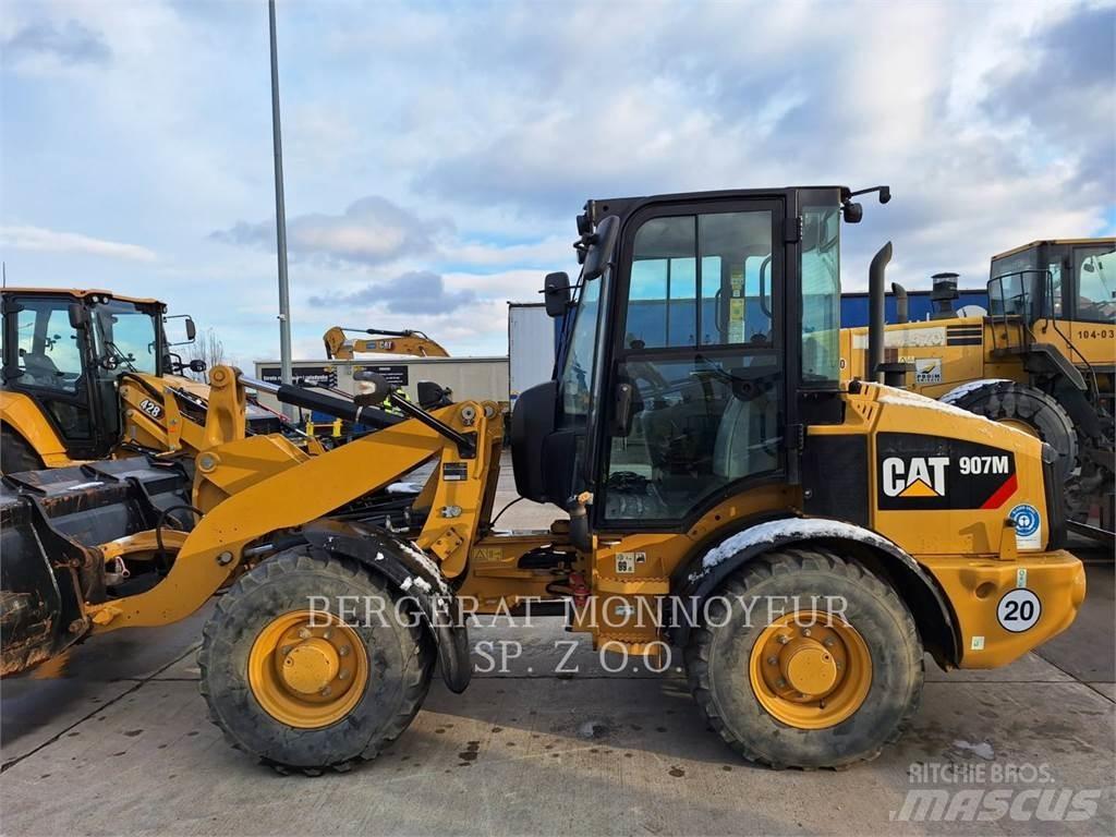 CAT 907M Iekrāvēji uz riteņiem