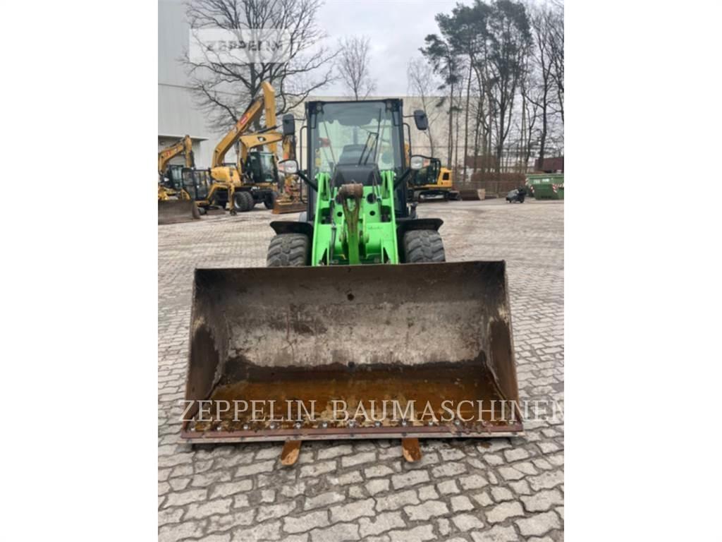 CAT 907M Iekrāvēji uz riteņiem