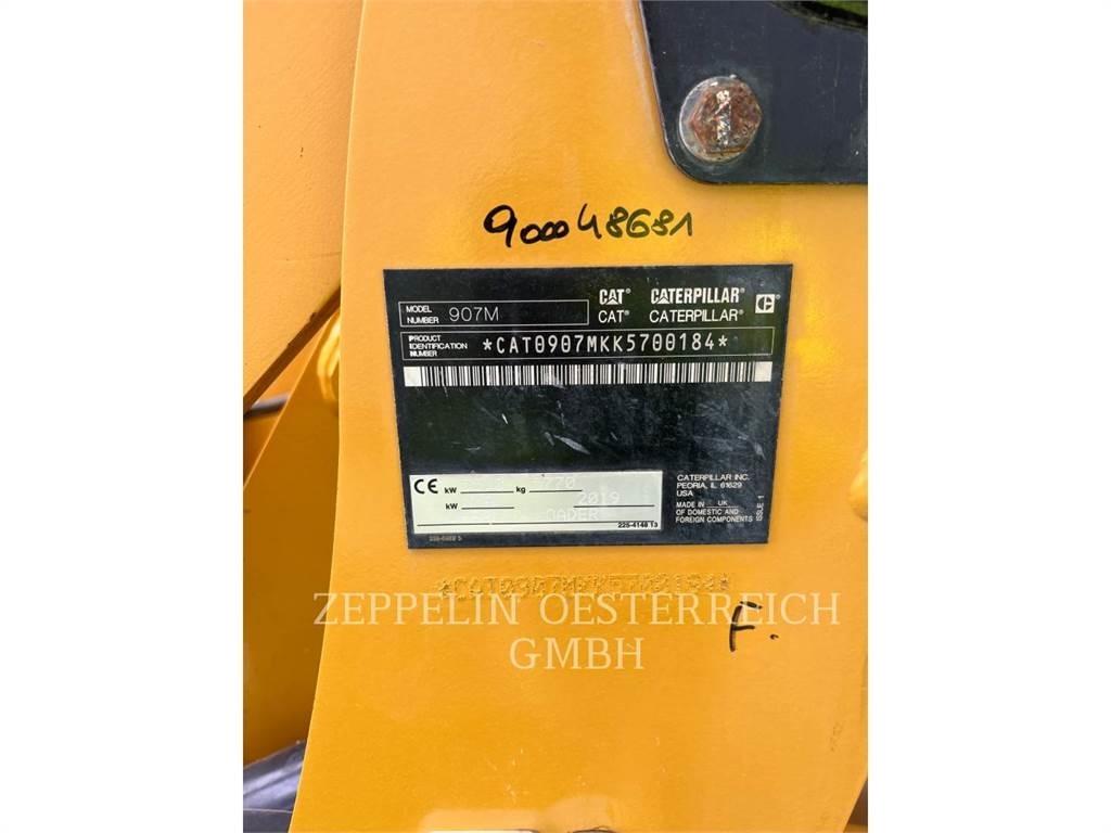 CAT 907M Iekrāvēji uz riteņiem