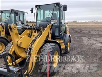 CAT 907M Iekrāvēji uz riteņiem