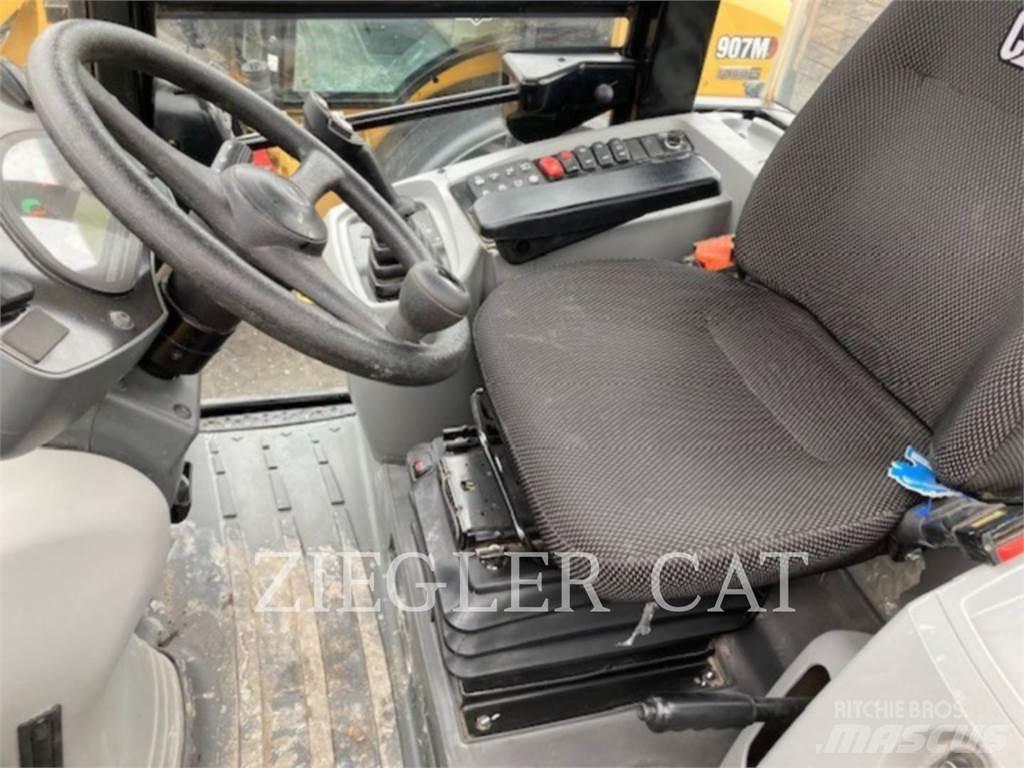 CAT 907M Iekrāvēji uz riteņiem