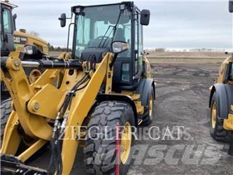 CAT 907M Iekrāvēji uz riteņiem