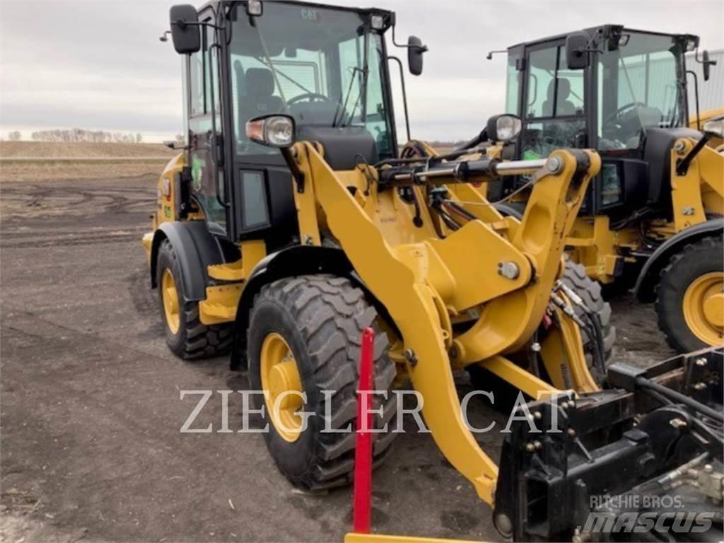 CAT 907M Iekrāvēji uz riteņiem