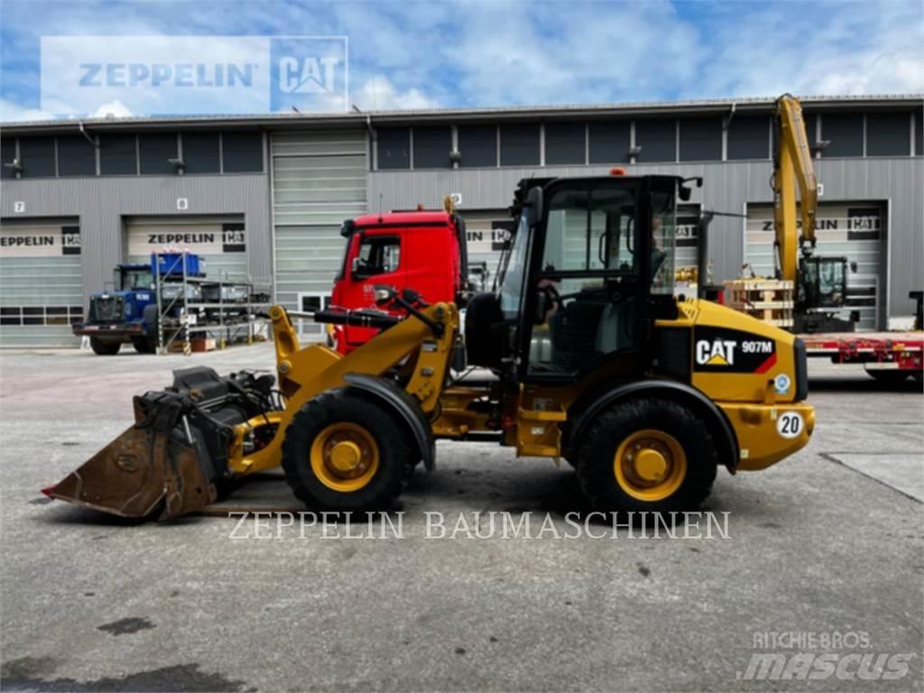 CAT 907M Iekrāvēji uz riteņiem