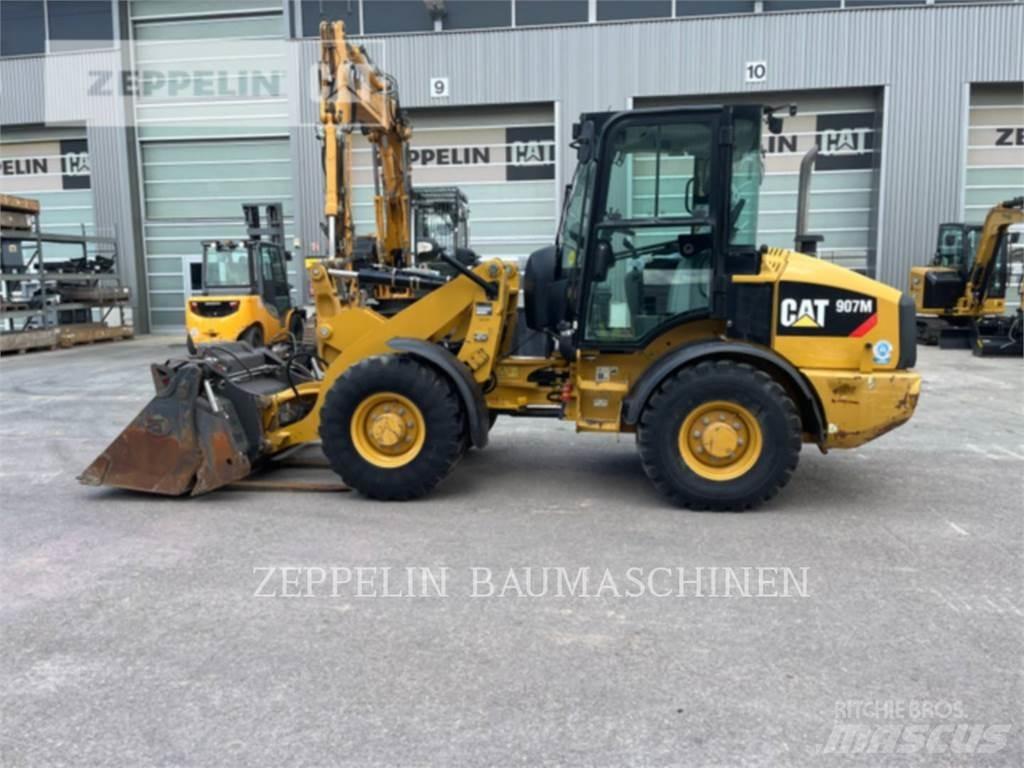 CAT 907M Iekrāvēji uz riteņiem