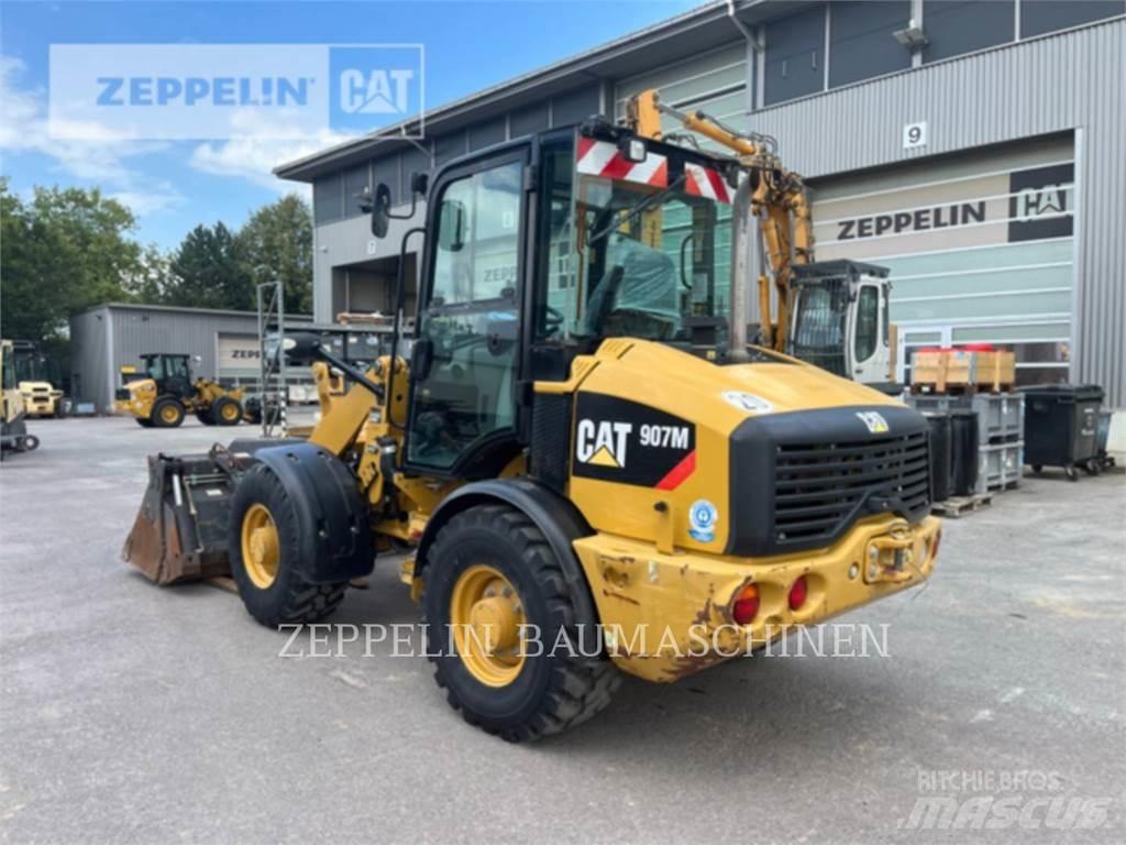 CAT 907M Iekrāvēji uz riteņiem