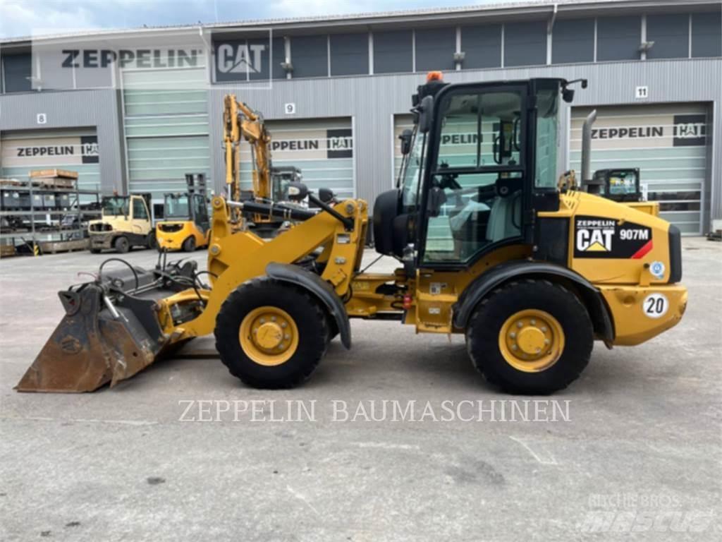 CAT 907M Iekrāvēji uz riteņiem