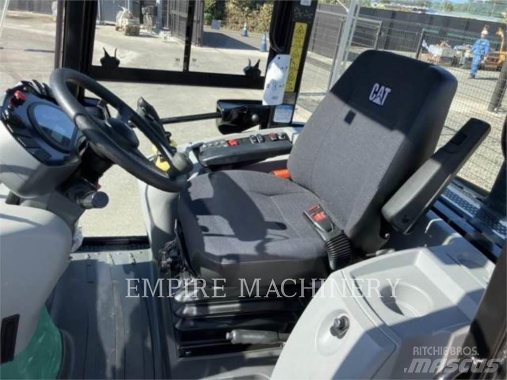 CAT 907M Iekrāvēji uz riteņiem
